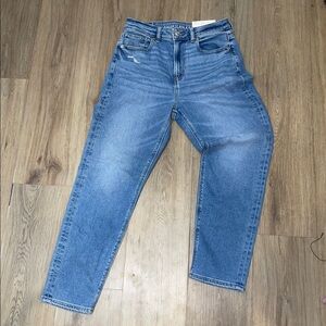 NWT American Eagle High waisted MOM Jean stretch in size 27 W
